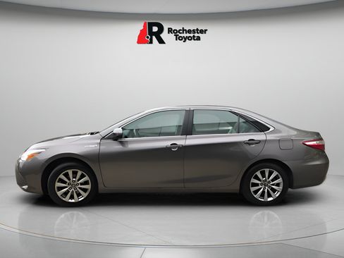 Certified 2017 Toyota Camry XLE FWD image 5