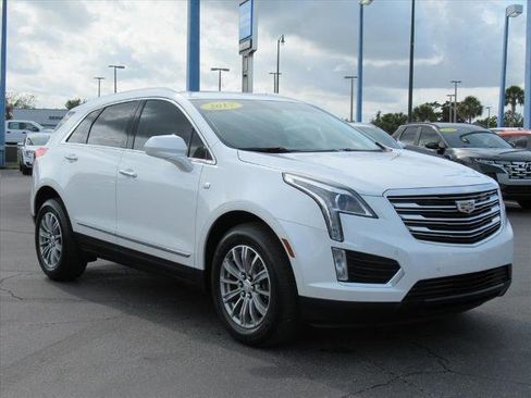 Used 2017 Cadillac XT5 Luxury w/ LPO, Wheel Lock Package image 3