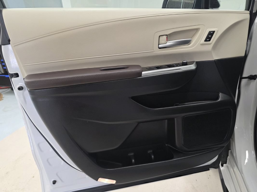 Used 2024 Toyota Sienna Platinum AWD/4WD image 27
