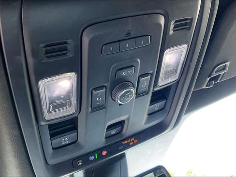 Used 2022 GMC Yukon XL Denali image 32