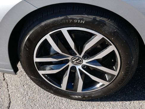 Certified 2025 Volkswagen Jetta SE w/ Sunroof Package image 15