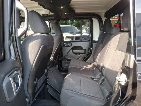 Used 2025 Jeep Gladiator Mojave w/ Safety Group AWD/4WD image 10