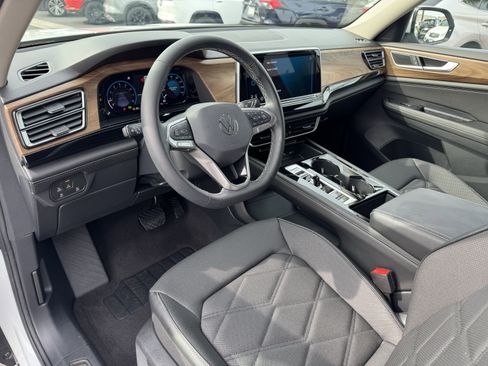 Certified 2024 Volkswagen Atlas SE image 17