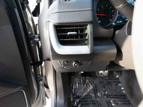 Used 2023 GMC Terrain SLE w/ Driver Convenience Package image 11