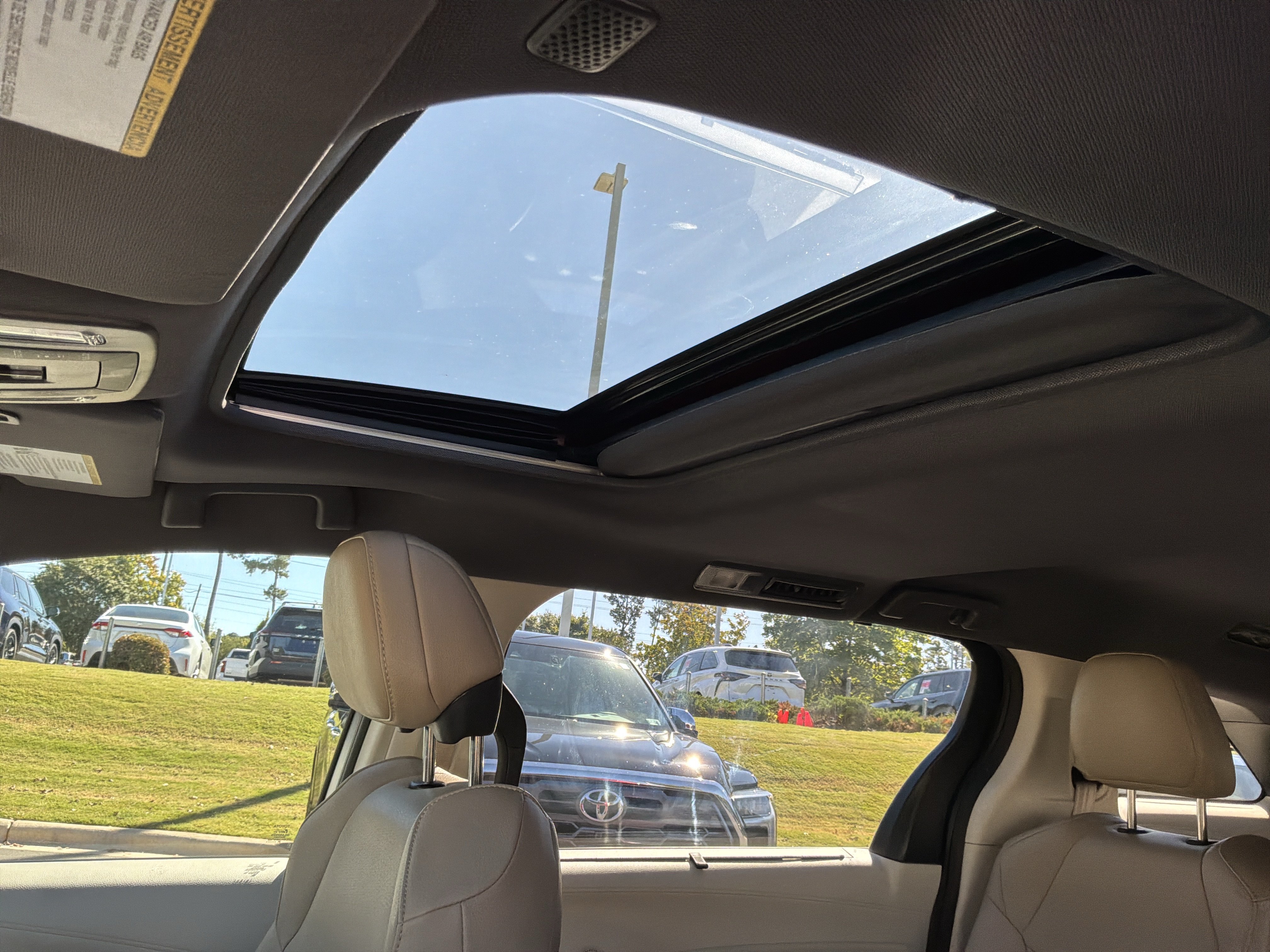 Used 2021 Toyota Sienna XLE FWD image 28
