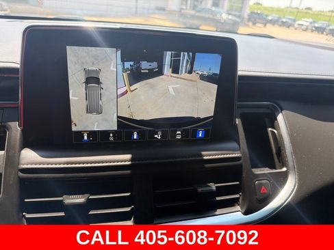 Used 2022 Chevrolet Tahoe Z71 w/ Luxury Package AWD/4WD image 12