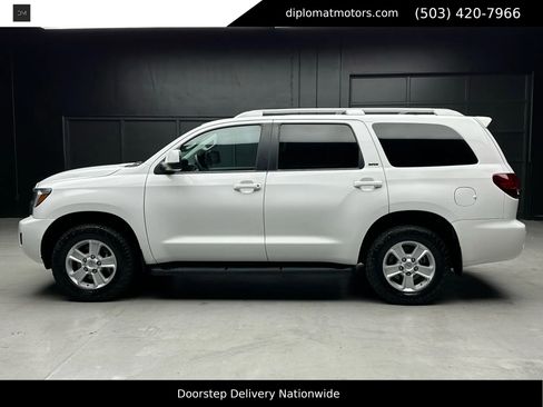 Used 2018 Toyota Sequoia TRD Sport image 3