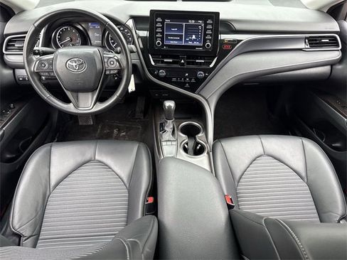 Used 2024 Toyota Camry SE image 10