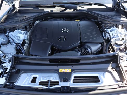 Used 2024 Mercedes-Benz GLC 300 4MATIC image 44