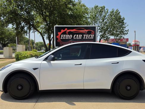 Used 2021 Tesla Model Y Long Range AWD/4WD image 2