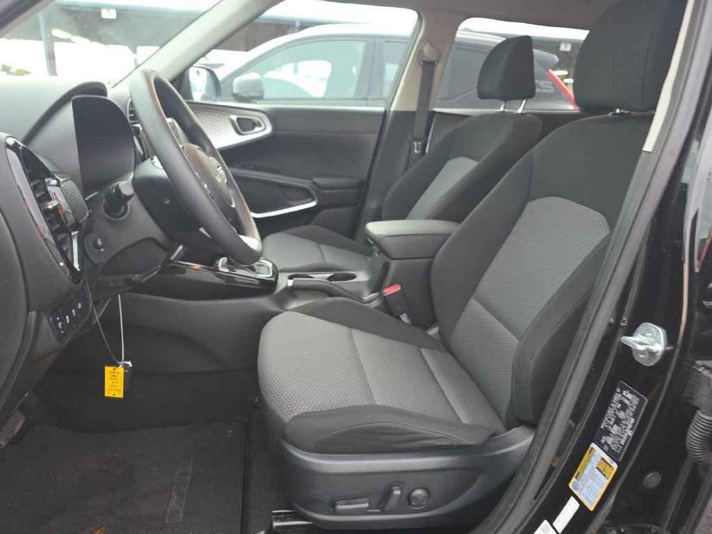 Used 2023 Kia Soul S FWD image 5
