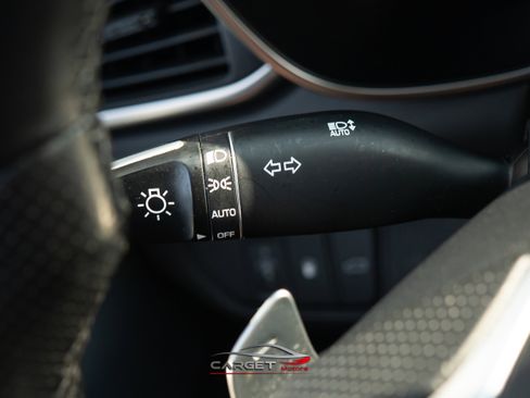 Used 2022 Genesis G70 2.0T image 24