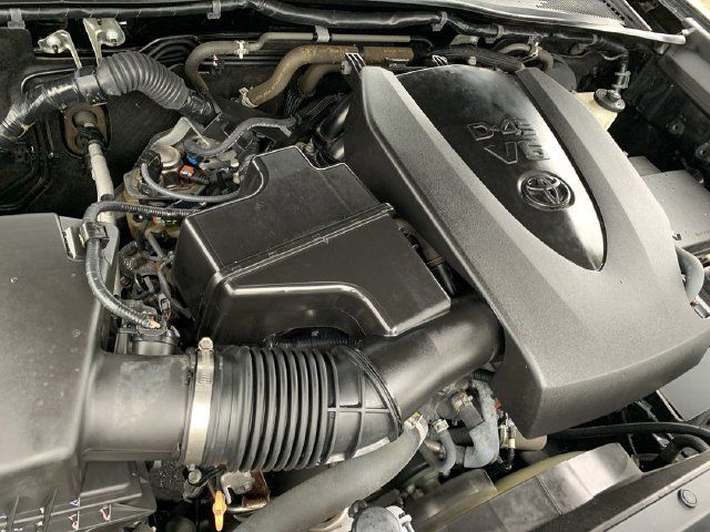 Used 2018 Toyota Tacoma Limited RWD image 16