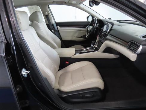 Used 2018 Honda Accord Touring image 38