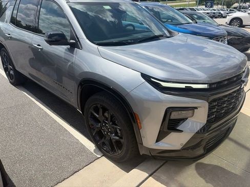 Used 2024 Chevrolet Traverse RS AWD/4WD image 3