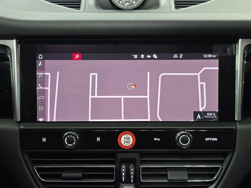 Certified 2025 Porsche Macan image 18