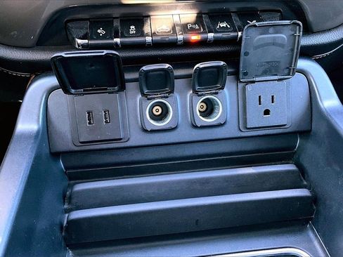 Used 2018 Chevrolet Silverado 1500 High Country image 33