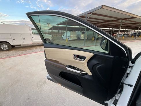 Used 2016 Toyota Avalon Touring image 31