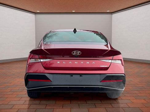 New 2025 Hyundai Elantra Limited image 4