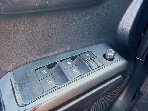 Used 2017 Toyota Tacoma TRD Sport w/ Tow Package (A/T) AWD/4WD image 6