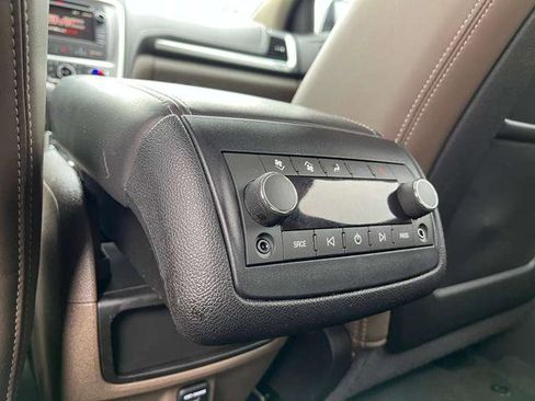 Used 2014 GMC Acadia SLT image 19
