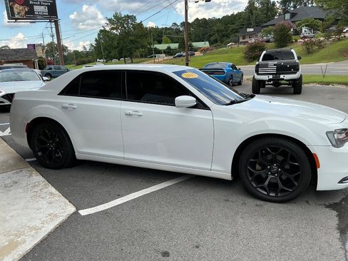 Used 2019 Chrysler 300 S RWD image 5