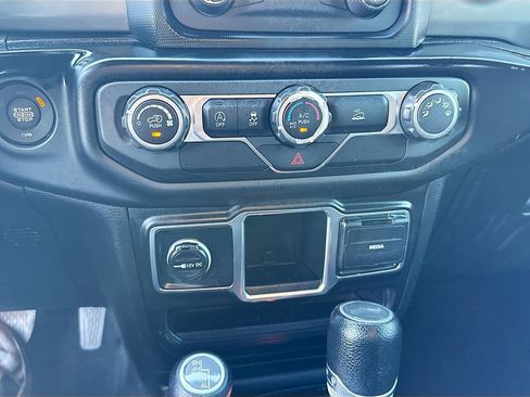 Used 2021 Jeep Wrangler Unlimited Willys image 15