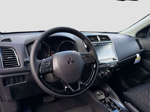 Used 2025 Mitsubishi Outlander Sport LE AWD/4WD image 10