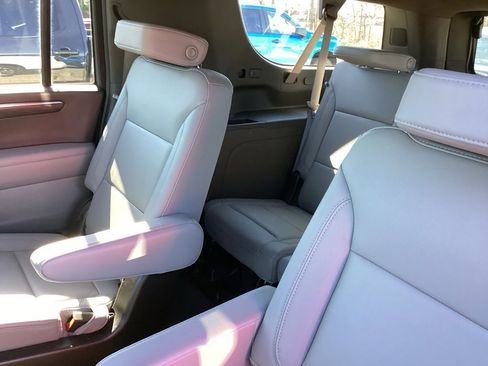 Used 2025 Chevrolet Suburban LT w/ Comfort Package image 5