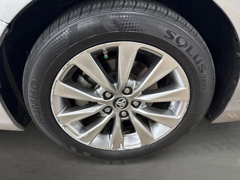 Used 2016 Toyota Camry XLE w/ Moonroof Package FWD image 36
