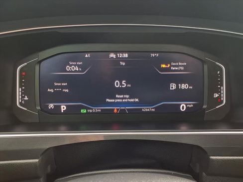 Used 2021 Volkswagen Tiguan SEL image 11