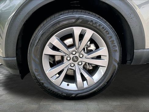 Used 2023 Ford Explorer XLT w/ Equipment Group 202A AWD/4WD image 29