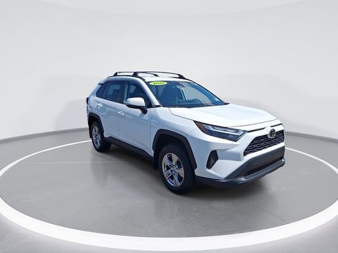 Used 2022 Toyota RAV4 XLE AWD/4WD image 2
