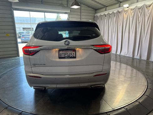 Used 2020 Buick Enclave Essence w/ LPO, Touring Package AWD/4WD image 2