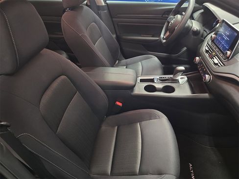 Used 2025 Nissan Altima 2.5 S image 10
