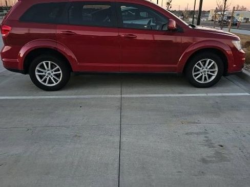 Used 2018 Dodge Journey SXT image 2