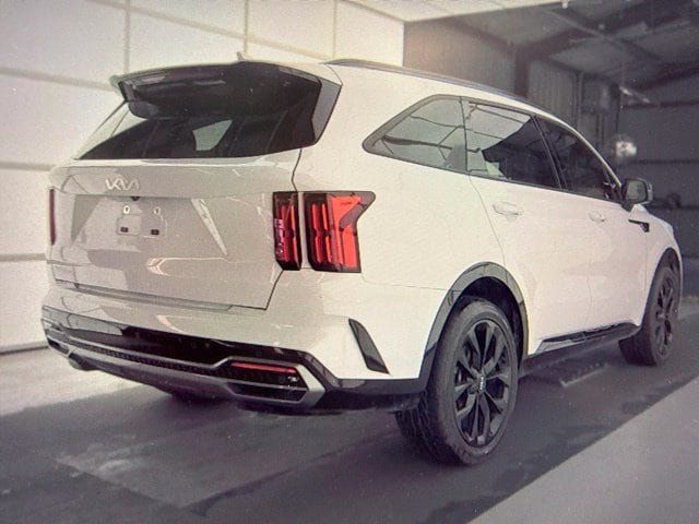 Used 2023 Kia Sorento SX FWD image 3