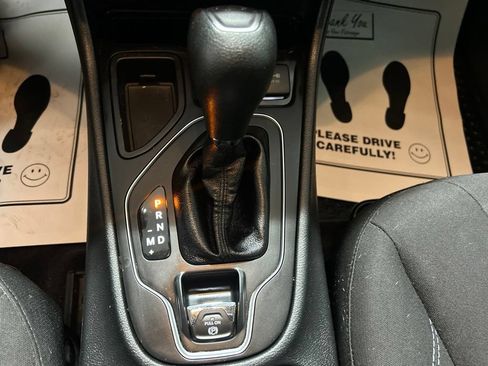 Used 2019 Jeep Cherokee Latitude w/ Cold Weather Group FWD image 25