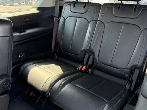 Used 2022 Jeep Grand Cherokee L Limited w/ Black Appearance Package AWD/4WD image 12