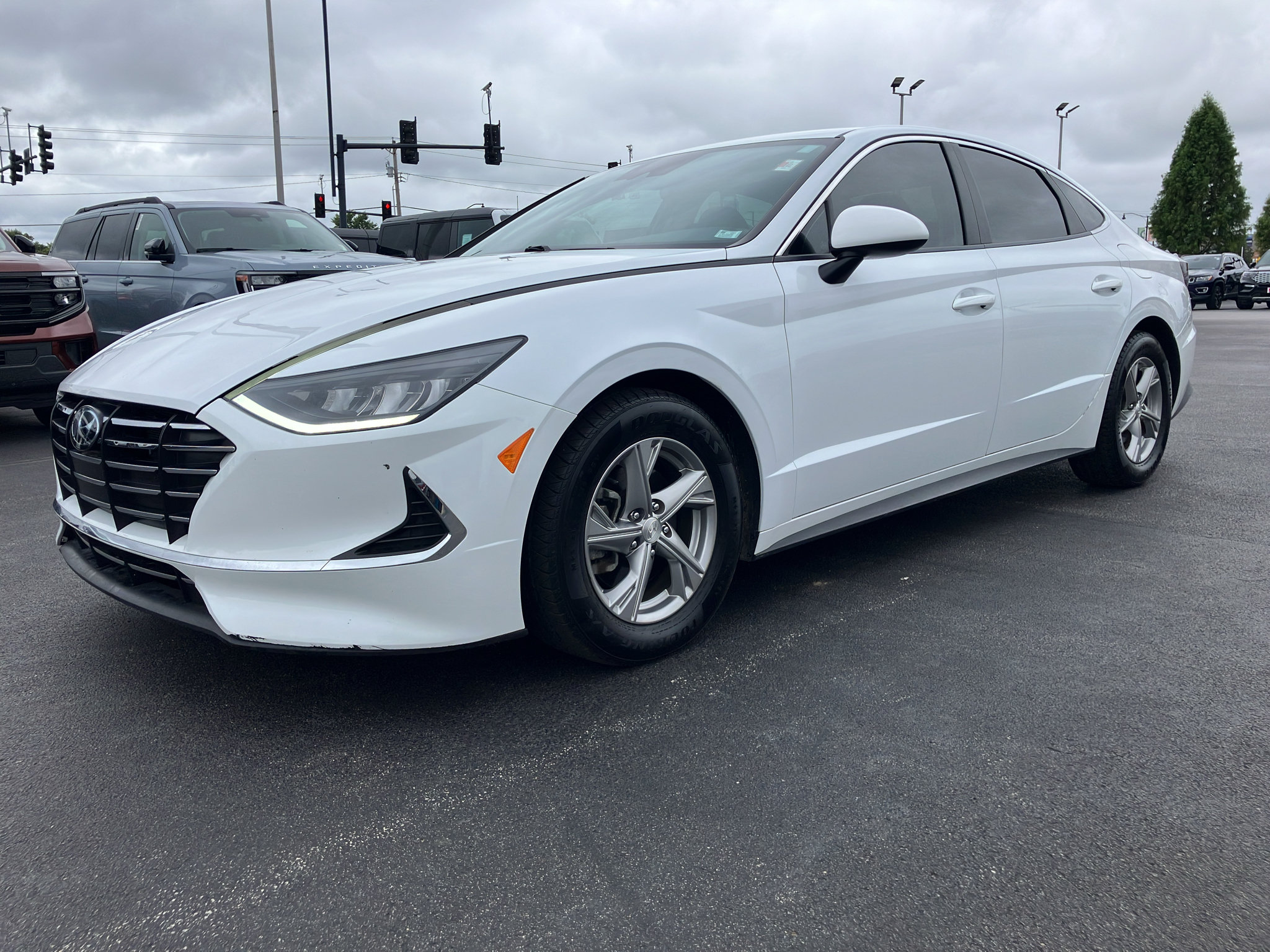 Used 2020 Hyundai Sonata SE FWD image 2