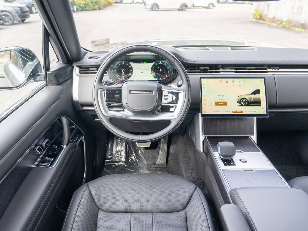 New 2026 Land Rover Range Rover Long Wheelbase SE AWD/4WD image 12