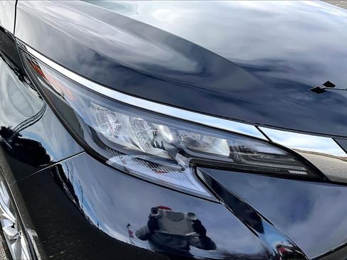 Used 2024 Toyota Sienna LE image 27