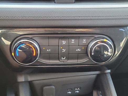 Used 2025 Chevrolet TrailBlazer LT AWD/4WD image 23