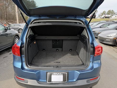 Used 2017 Volkswagen Tiguan S image 5