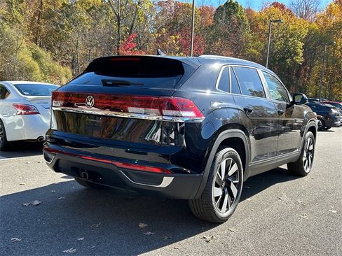 New 2026 Volkswagen Atlas Cross Sport SE image 2