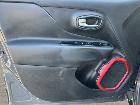 Certified 2022 Jeep Renegade Trailhawk image 15