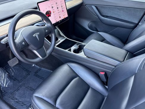 Used 2021 Tesla Model Y Long Range AWD/4WD image 4