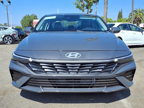 New 2026 Hyundai Elantra Hybrid FWD image 2
