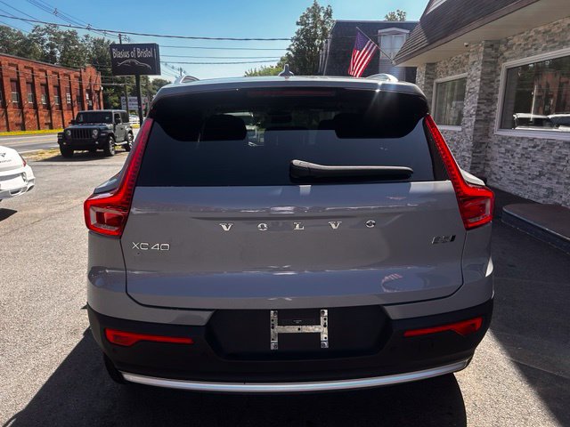 Used 2024 Volvo XC40 B5 Plus w/ Protection Package Premier AWD/4WD image 6
