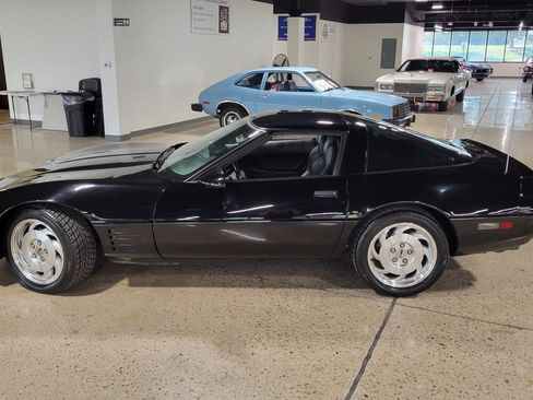 Used 1994 Chevrolet Corvette Coupe RWD image 2